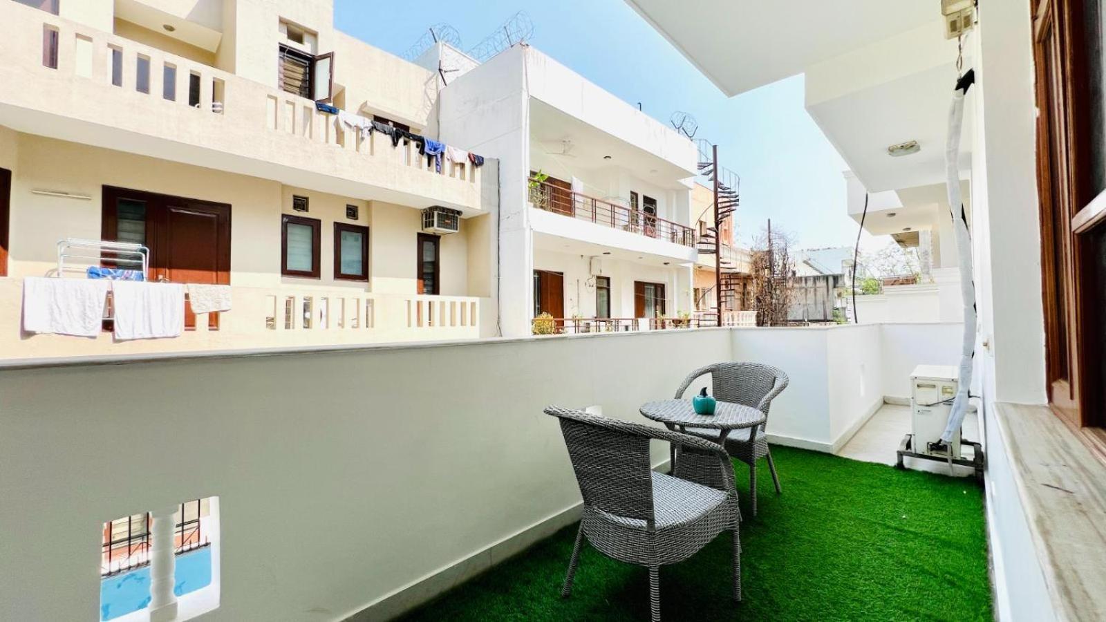 Olive Service Apartments Dlf Galleria Gurgaon Exterior photo