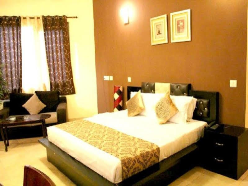 Olive Service Apartments Dlf Galleria Gurgaon Exterior photo
