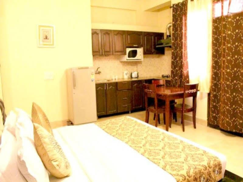 Olive Service Apartments Dlf Galleria Gurgaon Exterior photo