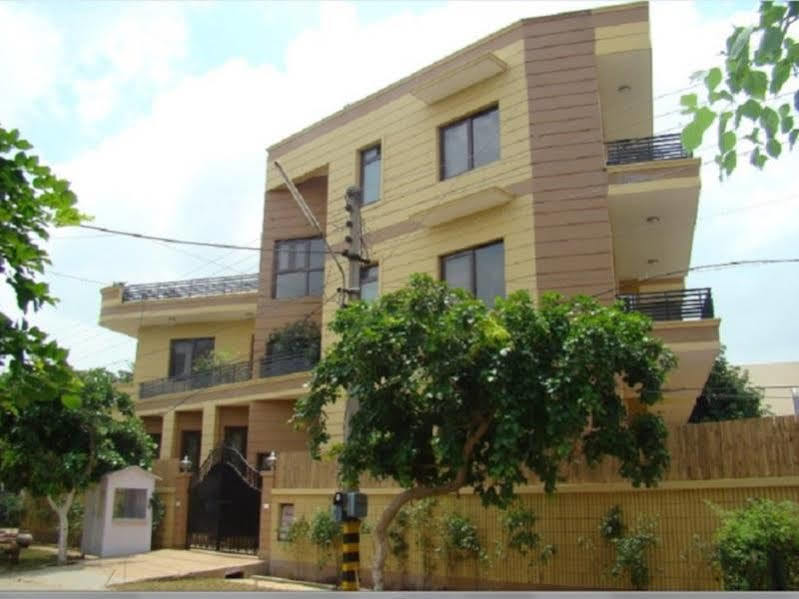 Olive Service Apartments Dlf Galleria Gurgaon Exterior photo