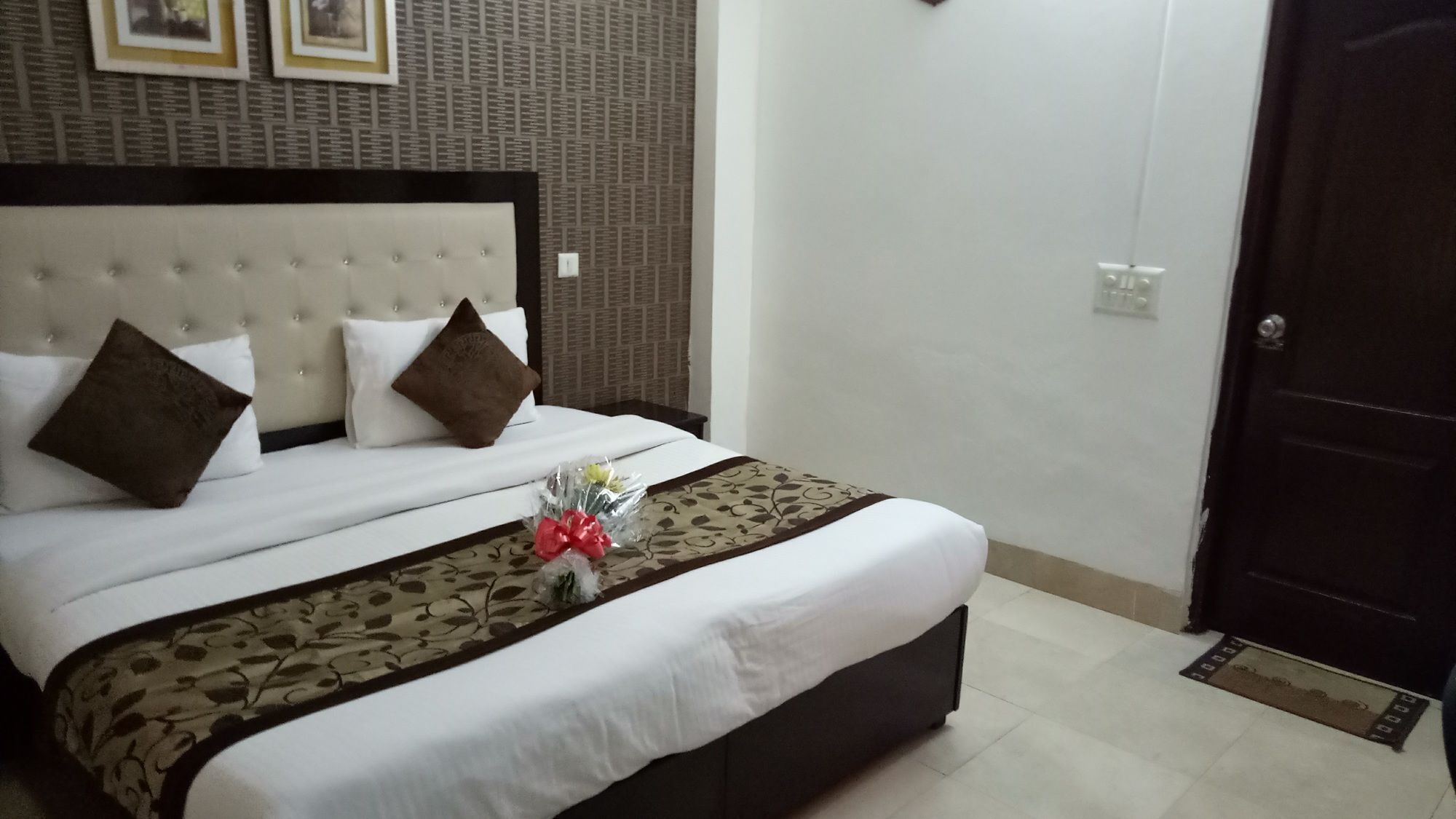 Olive Service Apartments Dlf Galleria Gurgaon Exterior photo