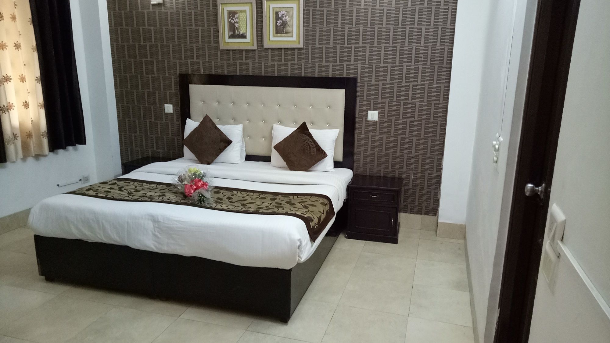 Olive Service Apartments Dlf Galleria Gurgaon Exterior photo